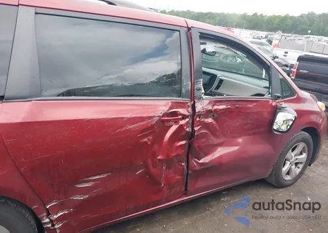 2017 Toyota Sienna Le 8 Passenger z USA, uszkodzony, nr VIN 5TDKZ3DC6HS822945